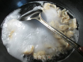 毛豆面筋烧茭白的做法步骤：2