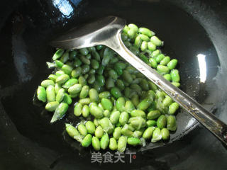 毛豆面筋烧茭白的做法步骤：3