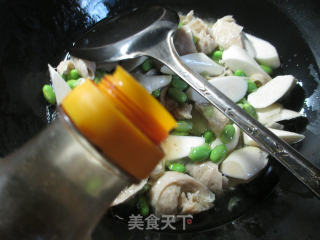 毛豆面筋烧茭白的做法步骤：6