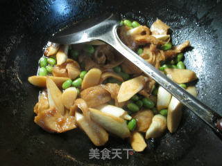 毛豆面筋烧茭白的做法步骤：10