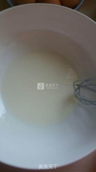 不会失败的8寸戚风蛋糕的做法步骤：5