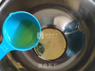 椰蓉蔓越莓奶黄月饼的做法步骤：1