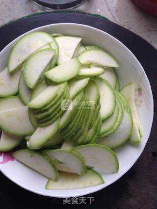 木耳青瓜炒肉片的做法步骤：1