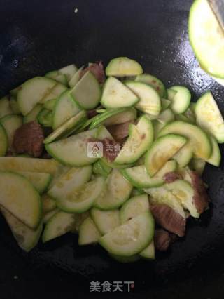 木耳青瓜炒肉片的做法步骤：6