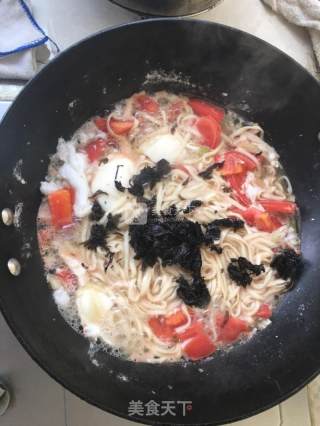 西红柿混汤面的做法步骤：5