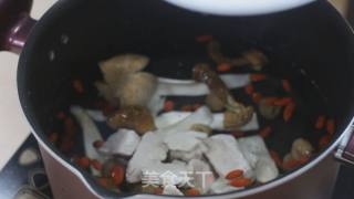 广东老火汤-姬松茸花胶西施汤的做法步骤：5