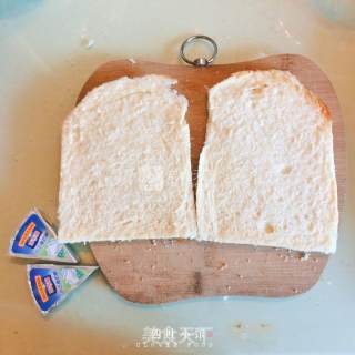 【四叶小馆】吐司蛋卷的做法步骤：1