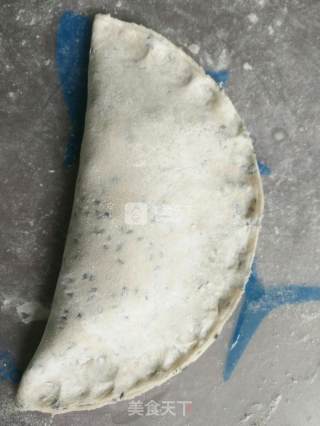 烫面洋葱牛肉盒子的做法步骤：16