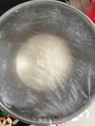 培根火腿披萨的做法步骤：4