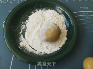 广式莲蓉月饼的做法步骤：12