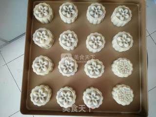 广式月饼的做法步骤：4