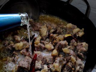 【啤酒红烧牛肉】的做法步骤：7