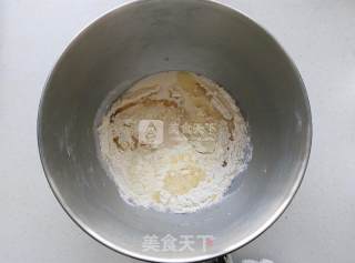 花好月圆人团圆~豆沙绣球面包的做法步骤：2