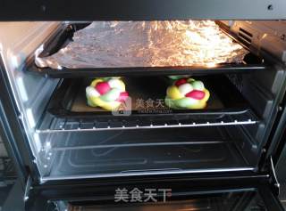 花好月圆人团圆~豆沙绣球面包的做法步骤：16