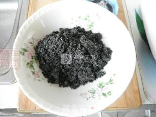 黑芝麻月饼的做法步骤：1