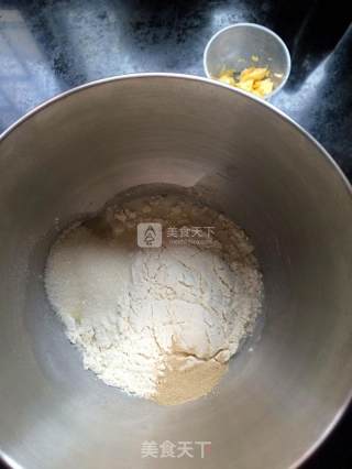 豆沙花瓣面包的做法步骤：2
