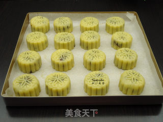 广式栗子豆沙月饼的做法步骤：15