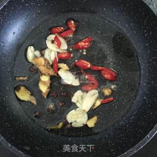 香辣虾（酱油炒虾）的做法步骤：3