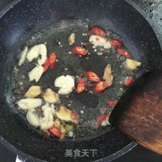 香辣虾（酱油炒虾）的做法步骤：4