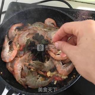香辣虾（酱油炒虾）的做法步骤：6