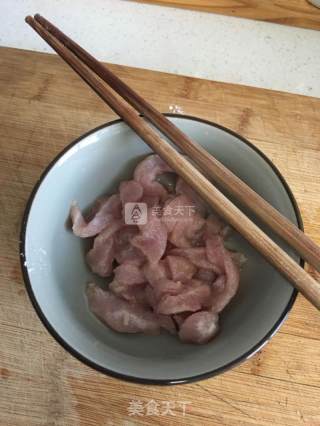 肉炒豇豆的做法步骤：1