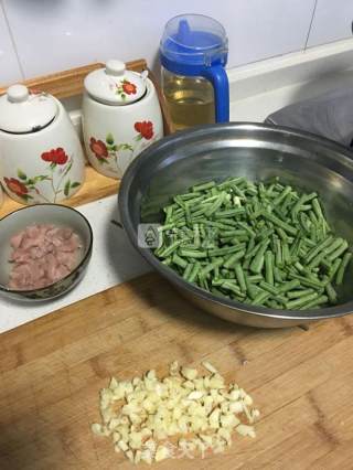肉炒豇豆的做法步骤：2