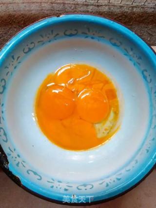 【电饭锅蛋糕】肉松蛋糕的做法步骤：1