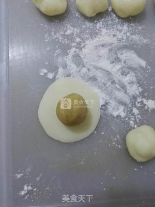 冰皮白豆沙月饼的做法步骤：10