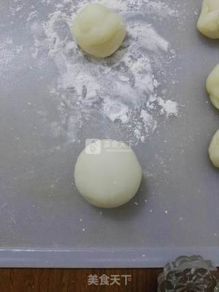 冰皮白豆沙月饼的做法步骤：12