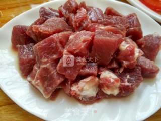 番茄胡萝卜炖牛肉的做法步骤：2