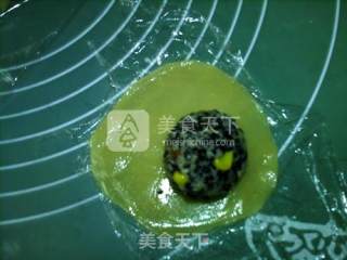 广式玉米黑芝麻月饼的做法步骤：16