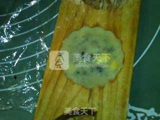 广式玉米黑芝麻月饼的做法步骤：19