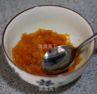 简单造型更可爱---南瓜小饼干的做法步骤：2