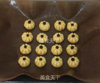 简单造型更可爱---南瓜小饼干的做法步骤：13