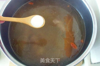 板栗骨头汤的做法步骤：4