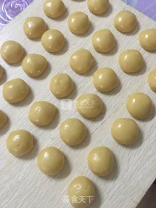 传承经典——五仁月饼的做法步骤：6