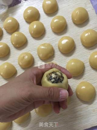 传承经典——五仁月饼的做法步骤：7
