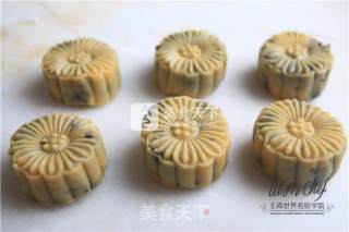 广式月饼的做法步骤：8