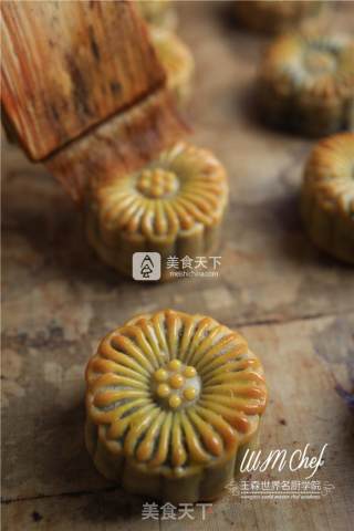 广式月饼的做法步骤：9