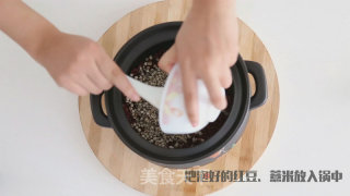 红豆薏米汤的做法步骤：2