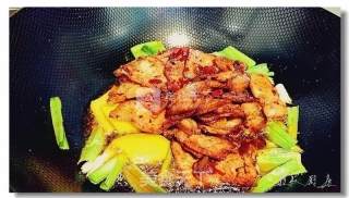 回锅肉的做法步骤：7
