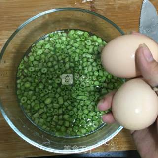 豆角煎蛋的做法步骤：1