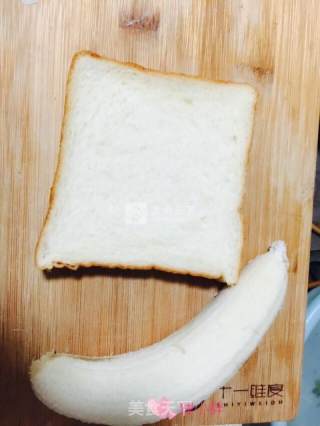 香蕉肉松三文治的做法步骤：1