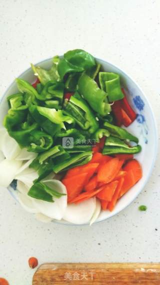 溜肥肠的做法步骤：1