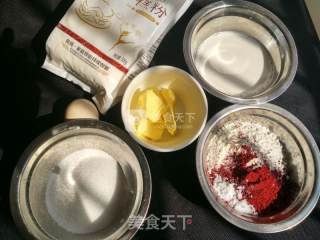 红丝绒杯子蛋糕的做法步骤：1