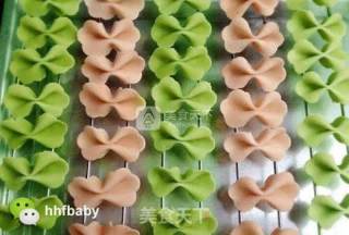 果蔬蝴蝶面-宝宝辅食的做法步骤：7