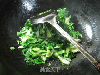 虾仁青菜炒饭的做法步骤：4