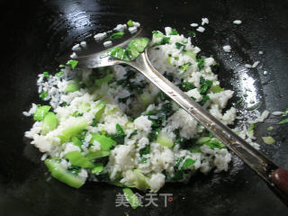 虾仁青菜炒饭的做法步骤：5