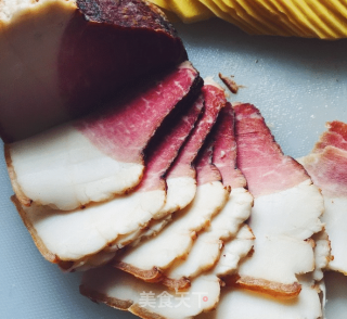 四川腊肉炒土豆片！古镇人家的做法步骤：2