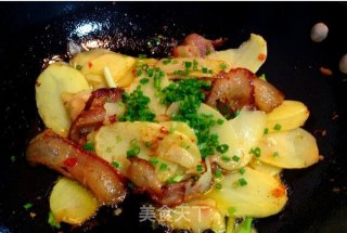 四川腊肉炒土豆片！古镇人家的做法步骤：11